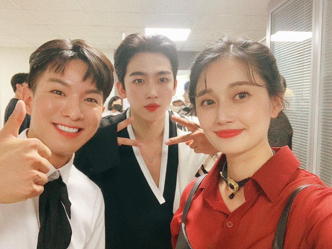 WEiparaguay's tweet photo. 210918 IG | kim30243201 (Taemi)

 🔗https://t.co/862mxtTs7w

"Ha pasado un tiempo desde que estuvimos juntos, gran maestro, e instructor 🐯🐯🐯 #ChickHighKick trabajando duro en los trabajos principales🤩 #InmortalSongs #KTIGERSZero #WEi "

#위아이 #WEi #김요한 #KIMYOHAN https://t.co/1sbdoWSXUO