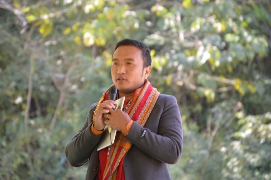 SaveMM99's tweet photo. Tw//death
Pastor Cung Biak Hmun,Pastor of TCBC Congregation had been shot dead while driving motorcycle by Military Terrorists at Thantalang, Chin state today. He was killed while went out to extinguish fire that  caused due to artillery shelling of SAC Junta as (1/2)#Sep17Coup https://t.co/2CioIOCTee