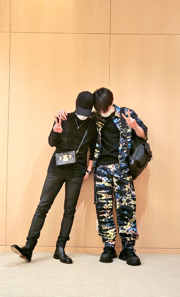 다녀오겠습니다😊 #지민
<a href="/jkbtsofficial/">Jung Kook (중국)</a>