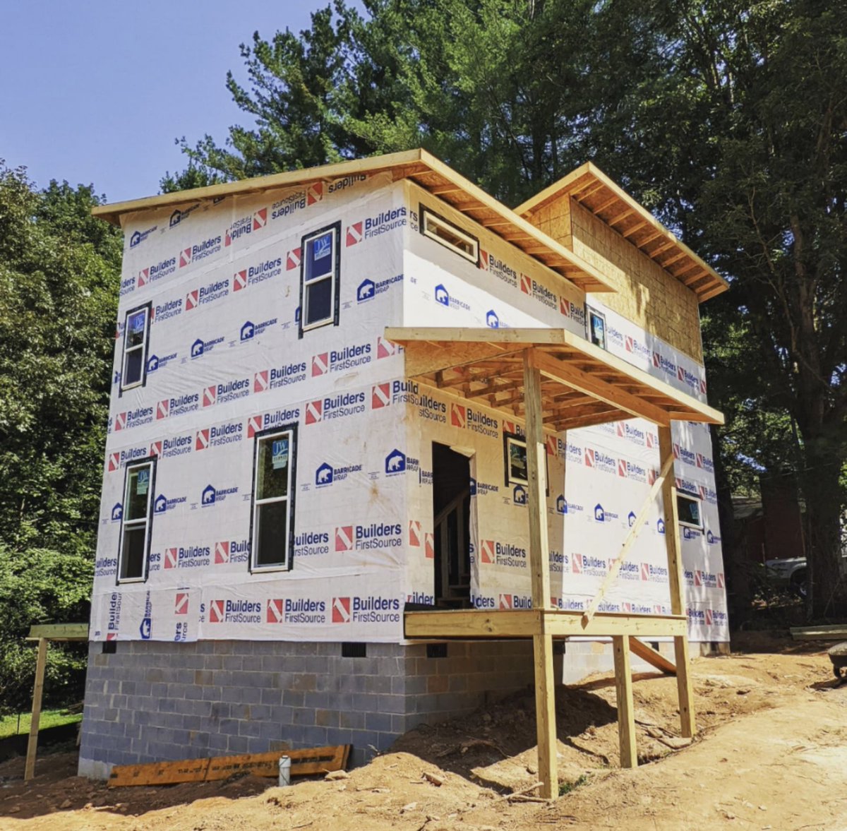 BellwetherBuild's tweet photo. The first home, using our new model, is all framed up in Candler North Carolina! https://t.co/kRp0NJnUsk