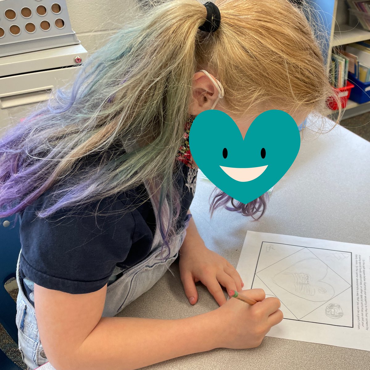 jessicarose325's tweet photo. This week in #3rdgrade we talked about how the US is a diverse nation with people of many different ethic origins and customs. S’s decorated a #diversity quilt piece to represent and celebrate their origins. We are diverse, but united! #APSTaylor #TaylorProud https://t.co/glf1fqTmWg