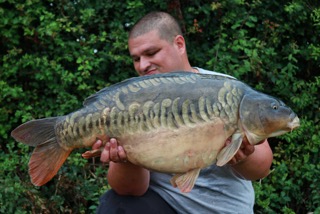 Daniel Daneshi had a nice hit of 5 Thirties out of Berners Hall Fishery, biggest one going 39lbs. Double Cell Quads fished over Spod and PVA Pellet and crushed Cell freebies, a very successful tactic for him!
#carpfishing #mainline #hauling