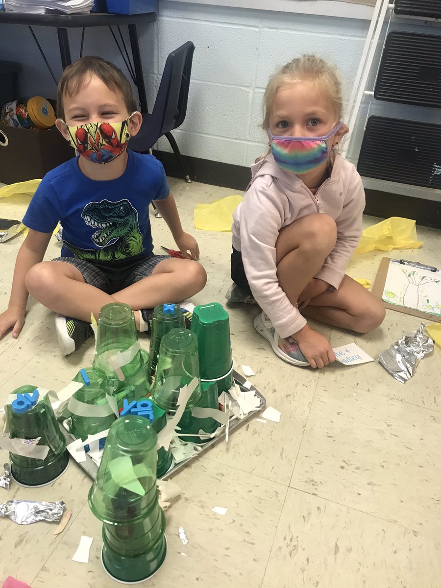philipp_amy's tweet photo. Day 18: Kinders identified the problem in #chickachickaboomboom & used #growthmindset & #engineeringdesigncycle to create a tree strong enough to hold the entire alphabet! 🌴 💪🏽 https://t.co/vWjFBRwPCJ