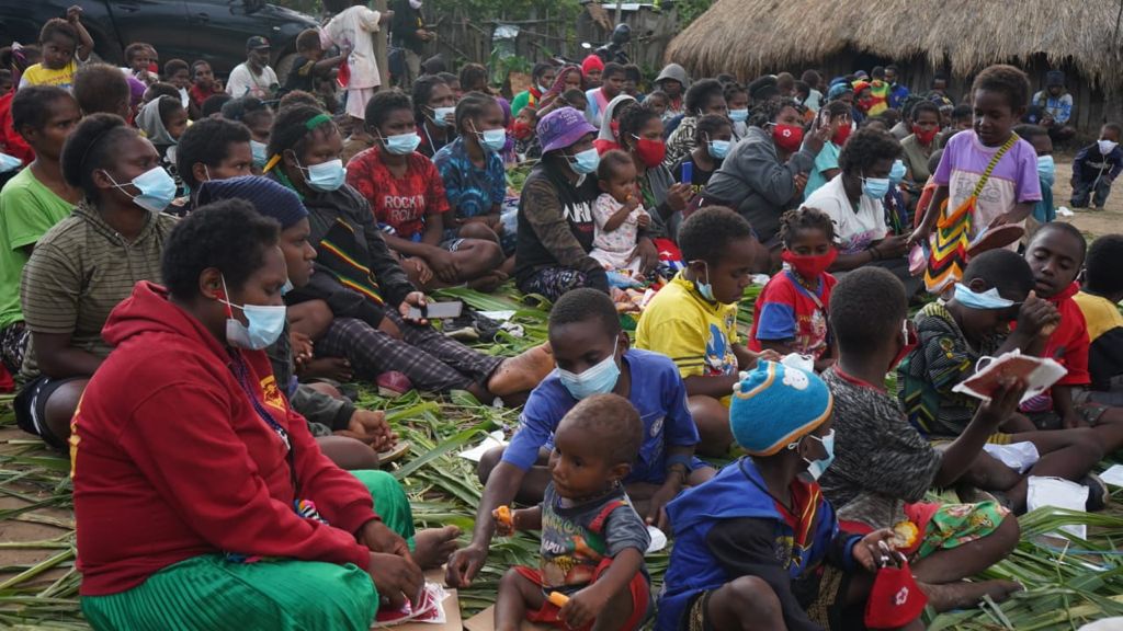 Salut pada perjuangan kawan-kawan PMI Papua, menembus wilayah konflik yang berisiko, demi kemanusiaan. Semoga Tuhan memudahkan langkah dan melindungi keselamatan mereka. Dirgahayu PMI, Selamat HUT ke-76; Bergerak Bersama, Untuk Sesama. 20.detik.com/embed/190325106