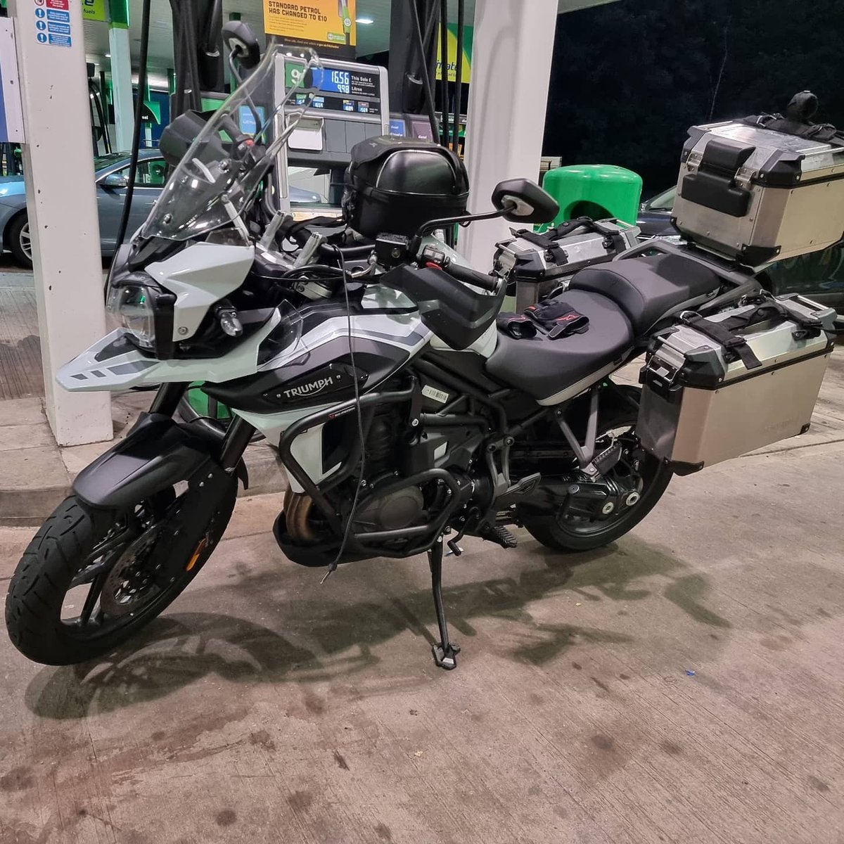 tonescotland's tweet image. Chris, get yourself a Triumph and bespoke pannier bags!! Hope you survived!