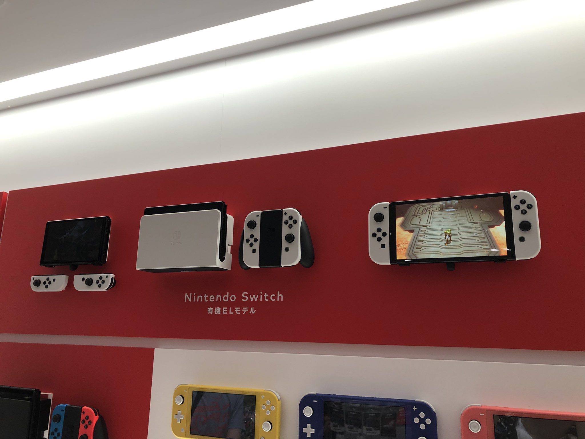 ブンジ 有機elモデルは現行スイッチの本体ギリギリまで画面が広がった感じだ T Co Wo8sbqm37e Twitter