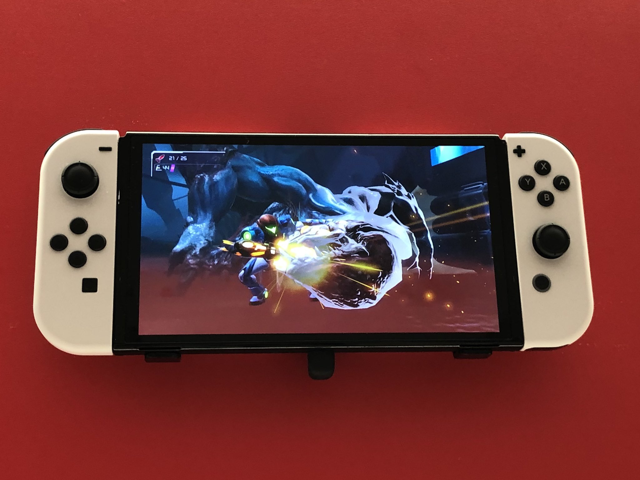 ブンジ 有機elモデルは現行スイッチの本体ギリギリまで画面が広がった感じだ T Co Wo8sbqm37e Twitter