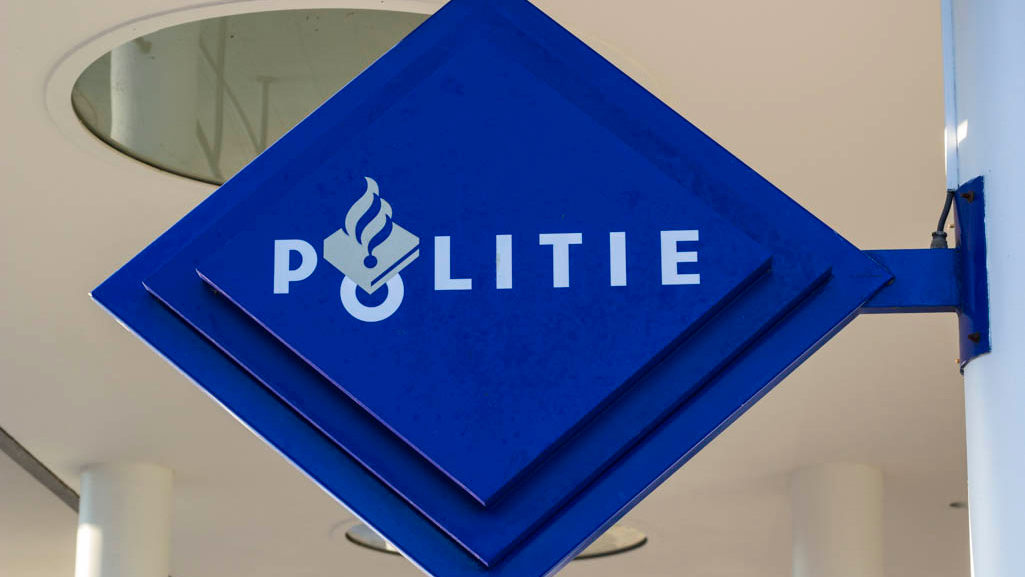 Politie toont beelden van persoon die explosief achterliet op Hommerterweg Hoensbroek