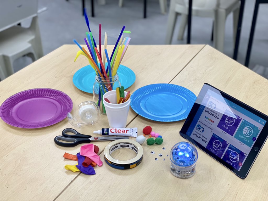 MadamiPad's tweet image. About my day: #codingLikeAGirl with @yasmotani, @Love_DA and our @RoedeanSchoolSA students with @Sphero and @SpheroEdu.