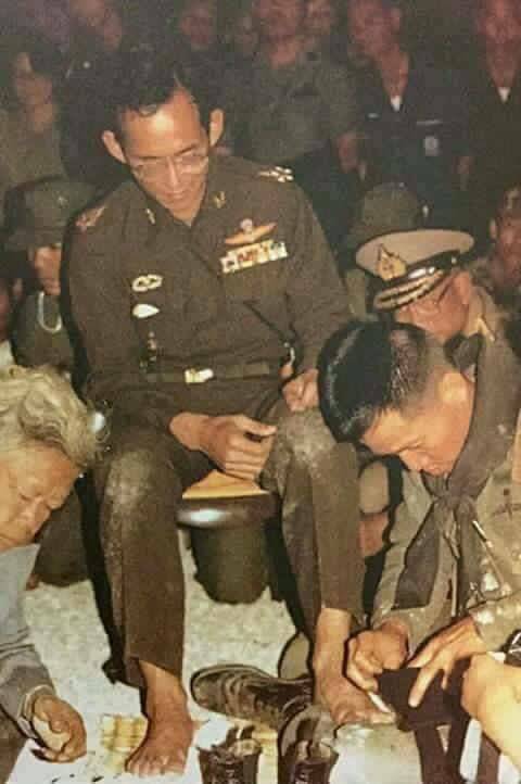 Kanoktip2104's tweet photo. "รักพ่อหลวง"....ใครไม่รัก กูรัก และจะรักพระองค์ท่านตลอดไป ไม่เปลี่ยน.... https://t.co/xaps5no8d0