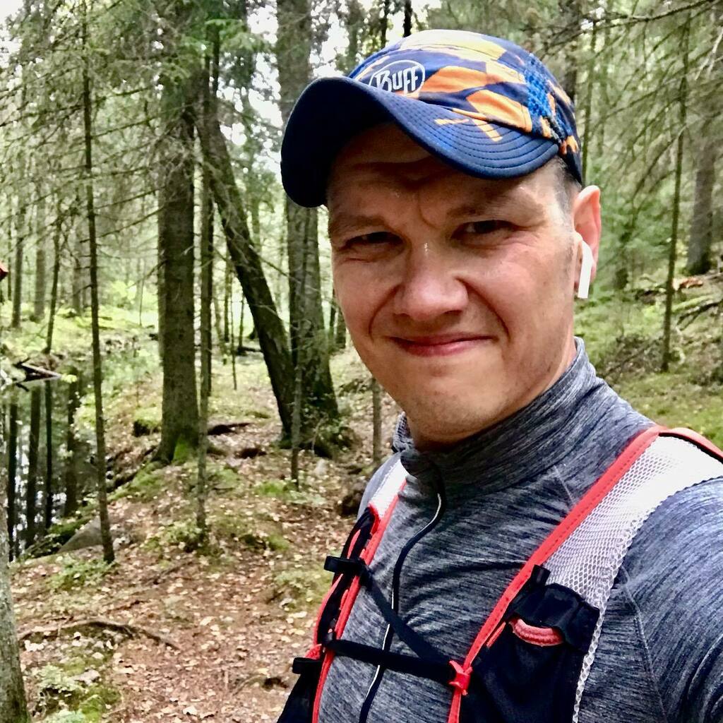 Pari viikkoa enää kun Junti OK suuntaa kompassinssa kohti Vaarojen maratonia. Valmistatumiset on jo hyvällä mallilla ja tämän viikonlopun pitkis suuntautui Nuuksion poluille. Hyviä viimeisiä treenejä ja Kolilla tavataan!
.
.
.
.
#juntitok #junttistyle #j… instagr.am/p/CT9pZxztkvN/