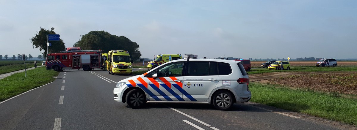 Pol_Baart's tweet photo. Vanmiddag het verkeer bij de #Hannie #Schaftweg met de #Nagelerweg te #Emmeloord geregeld in verband met een ernstige #aanrijding.
Blijft bijzonder dat #pilonnen& aanwijzingen van de #politie๐ nog vaak niet worden begrepen, waardoor er bijna weer een #aanrijding zou komen.๐ https://t.co/vTL9YqirqQ