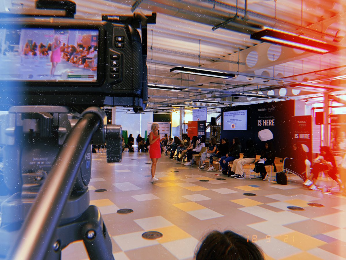 Katy Leeson shared tips on how to utilise social media in a positive way. 
“Control social media and don’t let it control you”. It is so important to highlight the power of algorithms and the influence it can have over you. So insightful <a href="/KatyLeeson/">Katy Leeson</a>! #reachnxtgen #socialmedia