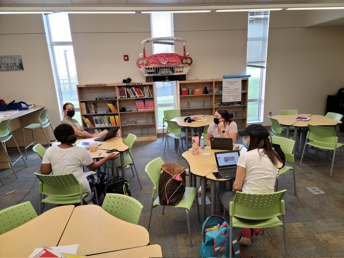 Shout out to our awesome 5th grade ELA team and coach for coming in on a Saturday to plan exciting lessons for our students! #TheForceIsStrongWithUs <a href="/OCPSnews/">ocpsnews</a> <a href="/JMartinez_OCPS/">Jose T. Martinez</a> @AgudoOcps <a href="/AmyLondonT_OCPS/">Amy London</a>