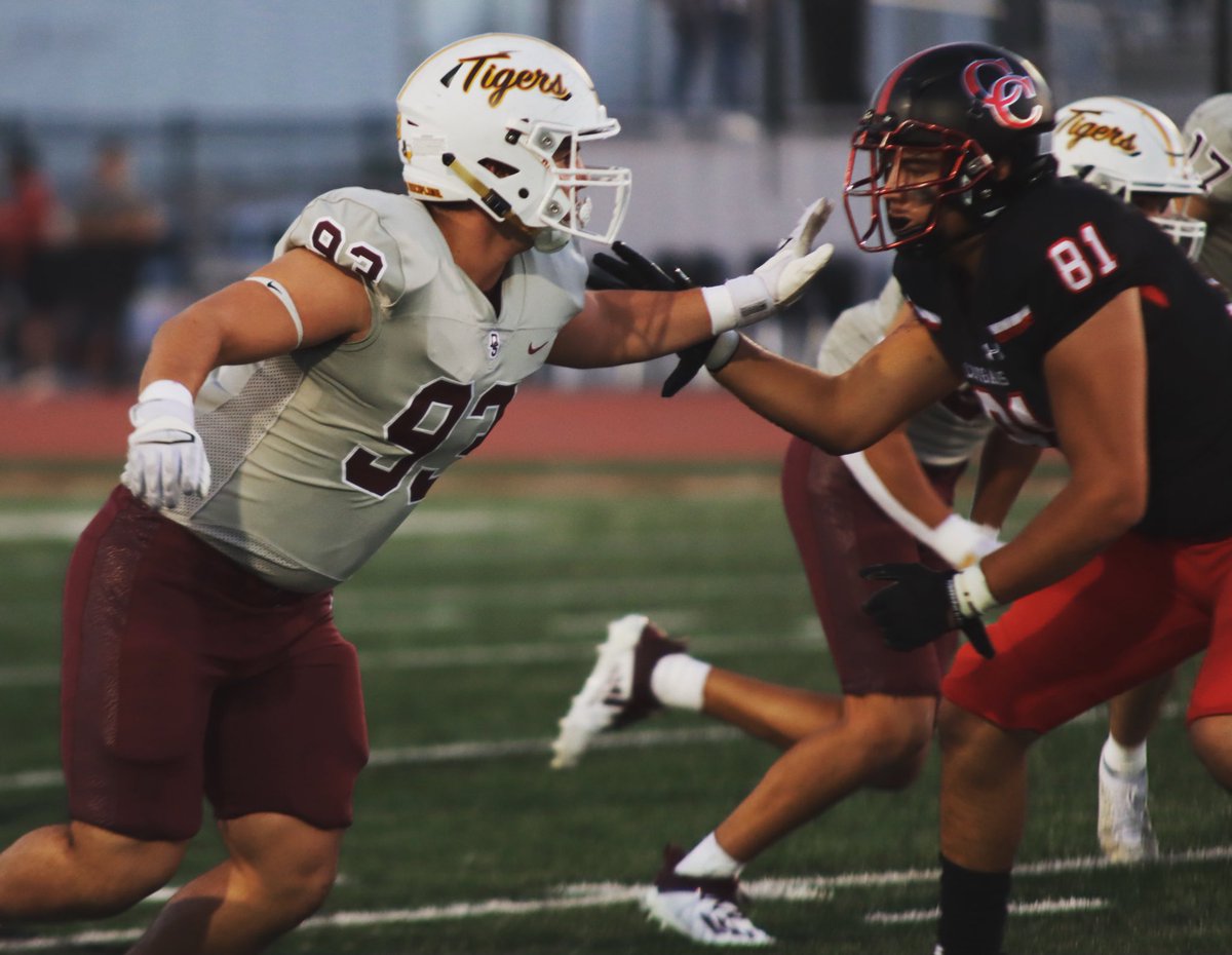 ABSOLUTELY AN ELECTRIC FRIDAY NIGHT LIGHTS FOR A BATTLE BETWEEN CANYON AND DRIPPING SPRINGS. TIGERS WIN ON THE ROAD FOR THE FIRST DISTRICT GAME. @DSFBTPD <a href="/CoachGZimmerman/">Galen Zimmerman</a> <a href="/A_Pena4/">Al Pena</a> @CoachMW20 <a href="/FlxAtx/">FLX ATX</a> <a href="/MarteJr/">Marte Amrine Jr.</a> <a href="/CoachStancik/">Coach Aaron Stancik</a> @DSCoachReynolds