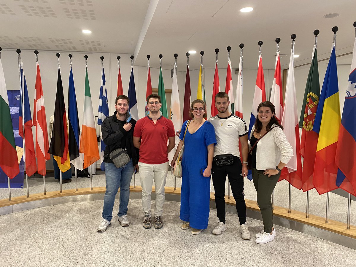 v_abigael's tweet photo. Visite du Parlement européen en famille #visitEU👇👇👇 https://t.co/Oy7OOUS1Eu