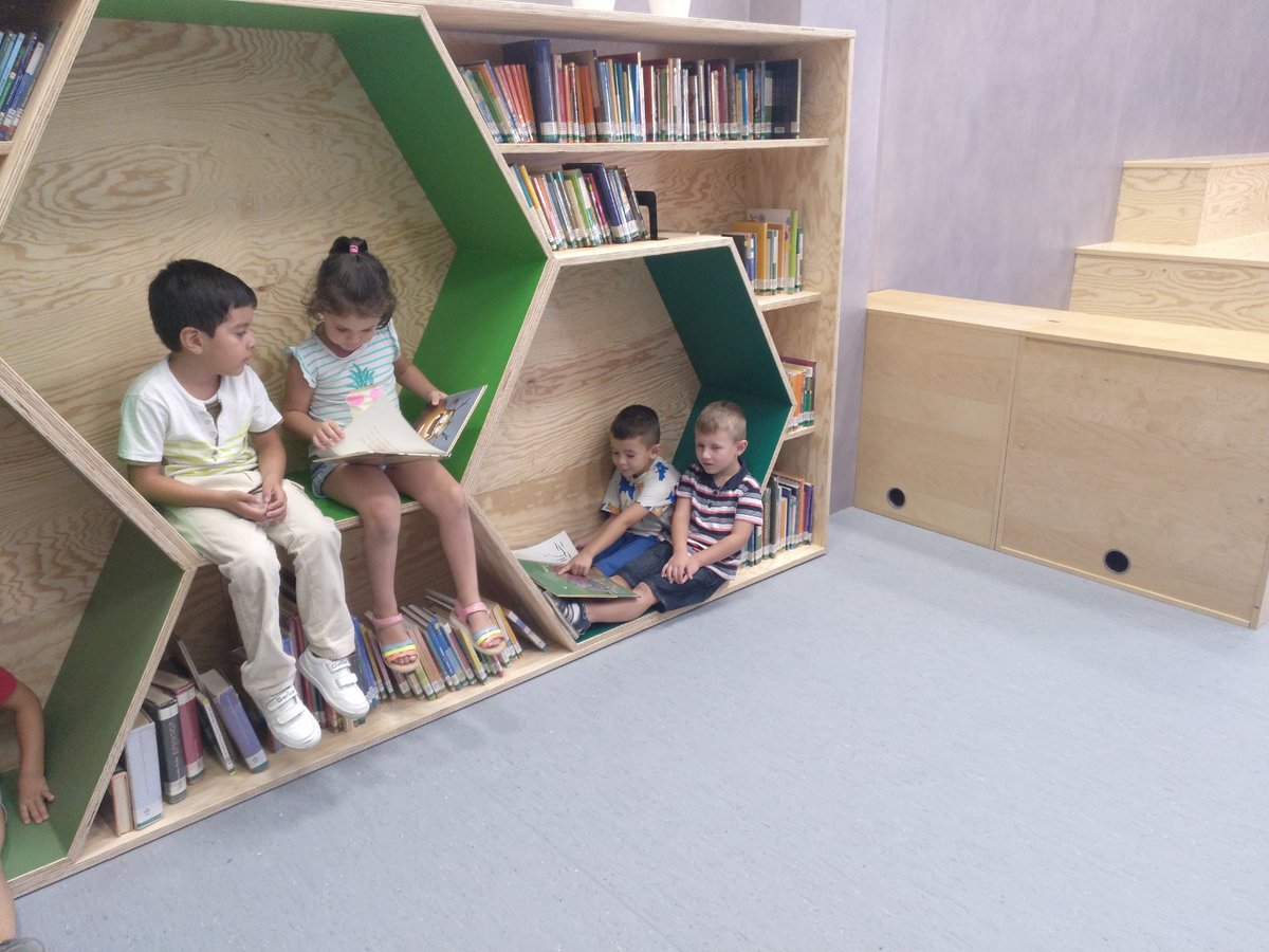 BuenCeip's tweet photo. La biblioteca, corazón del cole, el curso pasado estuvo cerrada... pero este, promete grandes momentos y encuentros.En ella hay muchos rincones donde leer, conversar, hacer drama, escuchar cuentos, trabajar en equipo... Un lugar inclusivo, donde creatividad e  imaginación mandan. https://t.co/dwB3clxkEt
