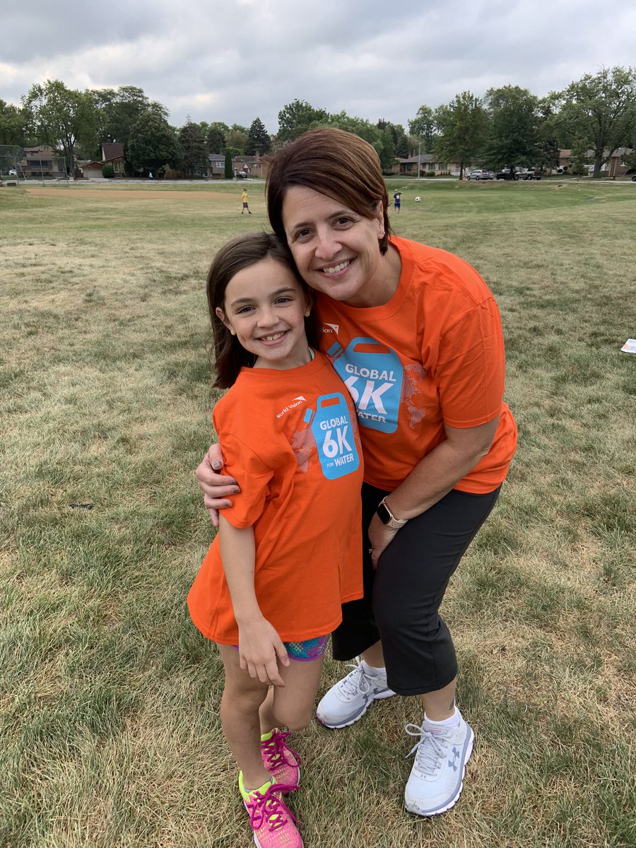 D123Hometown's tweet photo. It’s a beautiful day for a run!! Oak Lawn Hometown D123 6K. @WorldVisionUSA #d123 #hmt123 https://t.co/AgOlZ54lOl