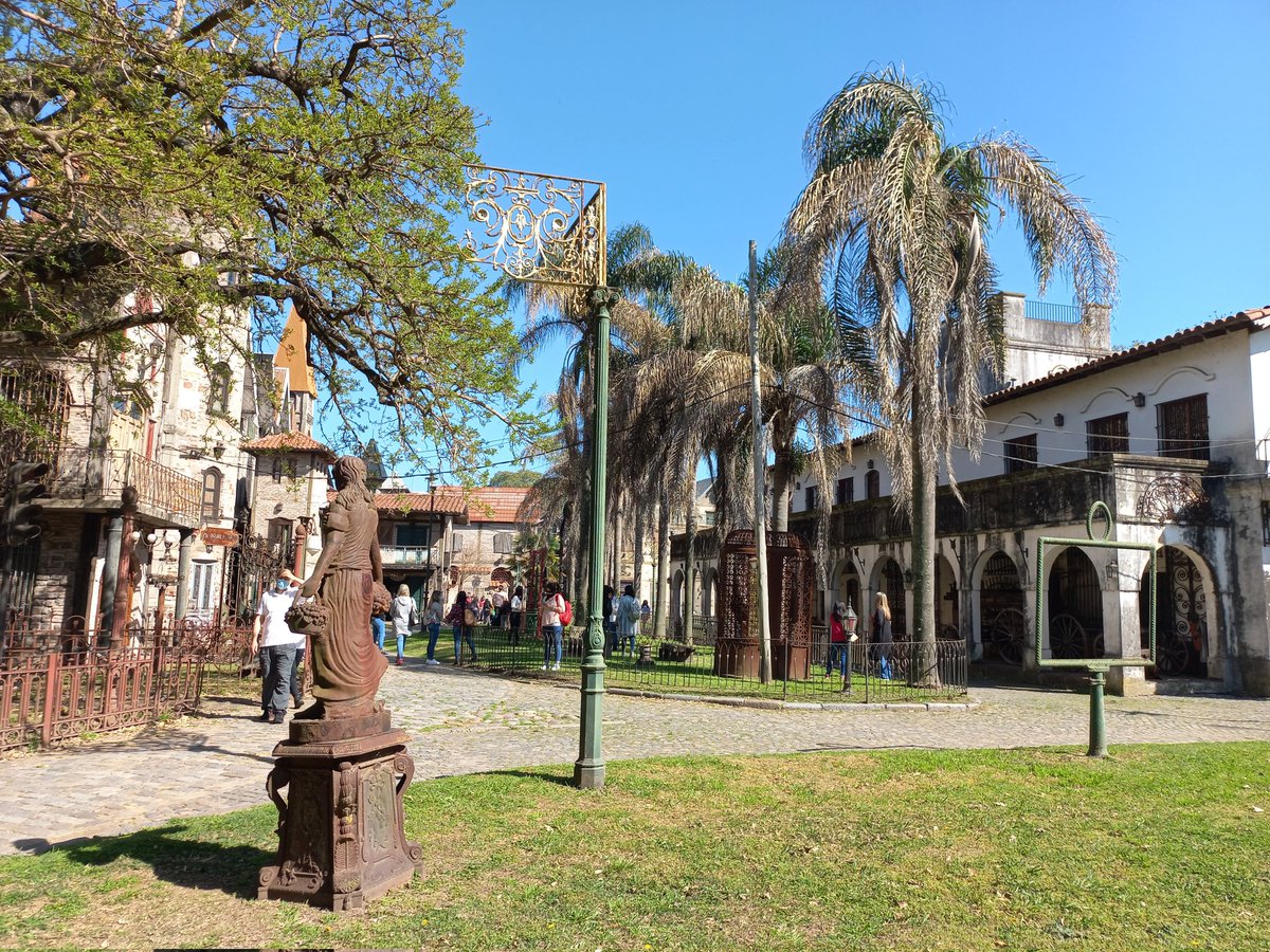 Hoy estamos recorriendo <a href="/campanopolis/">Campanopolis</a> 
¿Conocen esta joya del conurbano bonaerense?