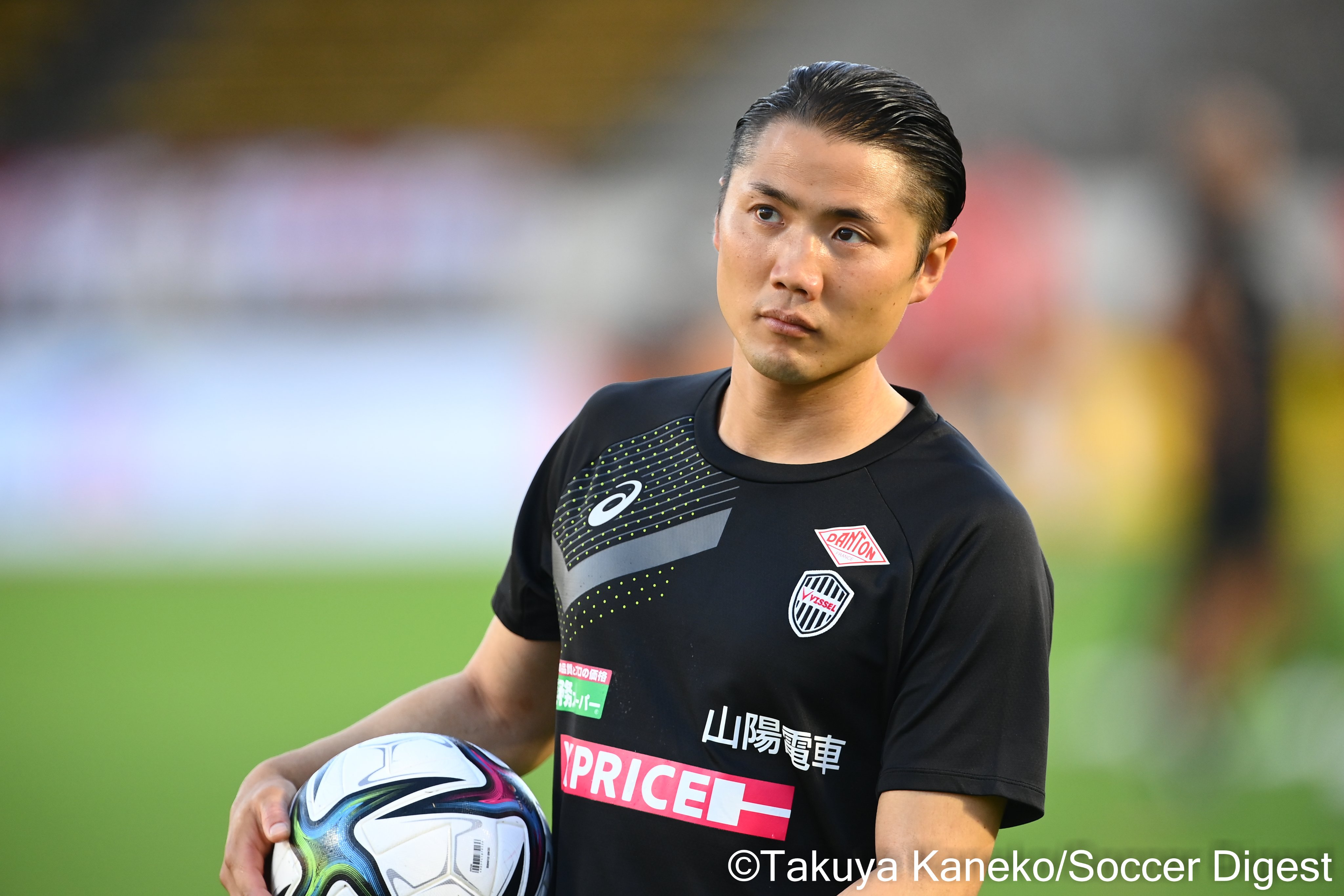 サカダイ 中の人 ヴィッセル神戸のyoutubeチャンネルで密着動画がアップされていた荒井琢也マネージャー 試合前にはピッチに登場しボールを並べるなどのサポートも行っていました 多くの仕事を真摯にこなす姿が印象的でした 写真部 金子 T