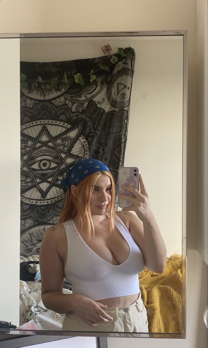 Chloeprt8566's tweet photo. Je vends toujours mes nudes hein vous serez pas déçu je fais du lourd 🤪 https://t.co/kxUcMWJv6k