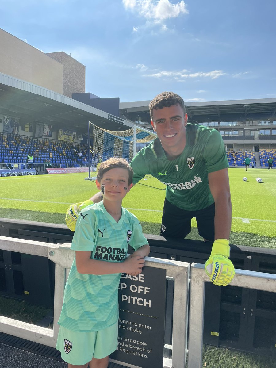 DanJenner76's tweet photo. @Nik_Tzanev @AFCWimbledon Thank you Nik for taking photos and signing Smith glove a day he won’t forget. #afcw #afcwimbledon #MakingMemories #coyd https://t.co/RhO8YerGnF