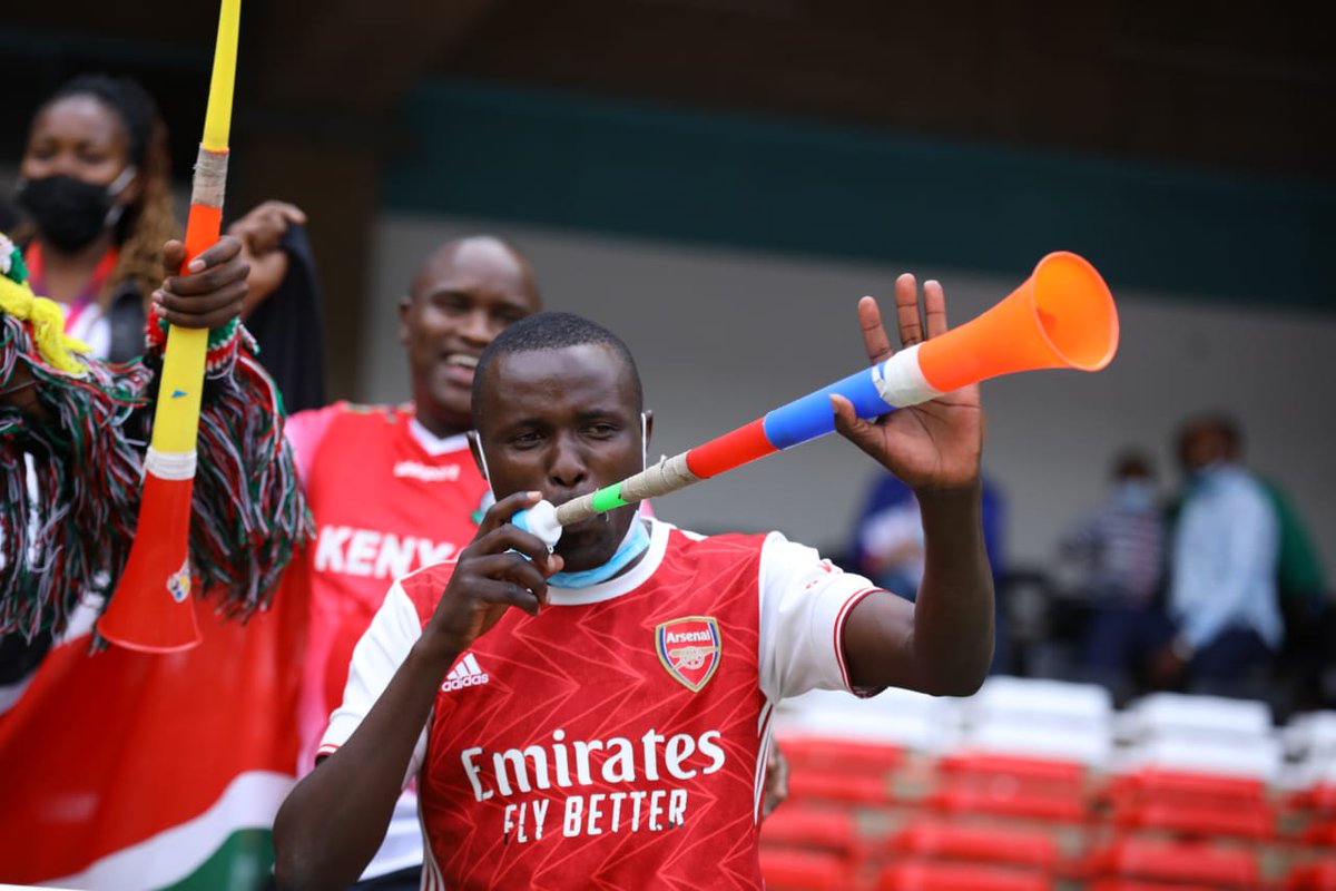 SafaricomPLC's tweet photo. The #TeamKenya cheering squad at @KipKeinoClassic are keeping our athletes motivated and feeling like winners. #GoForGoldGoBeyond 
#SafaricomAthletics #TwendeTukiuke https://t.co/vLfinHMtJB