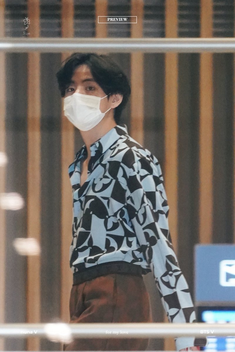 MAMO_BTS's tweet photo. 大好きなヌナビさんが撮る生テテ😭
ヌナビさんが来たのテテわかったんだね🥺ふと目線が合いそれから行ってきますの優しい表情😭
久しぶりだもんね。空港写真🥺
でもこんなふうに気づいてもらえて認識されるなんてほんとに凄いね🥺 https://t.co/rn0C7sv4d2