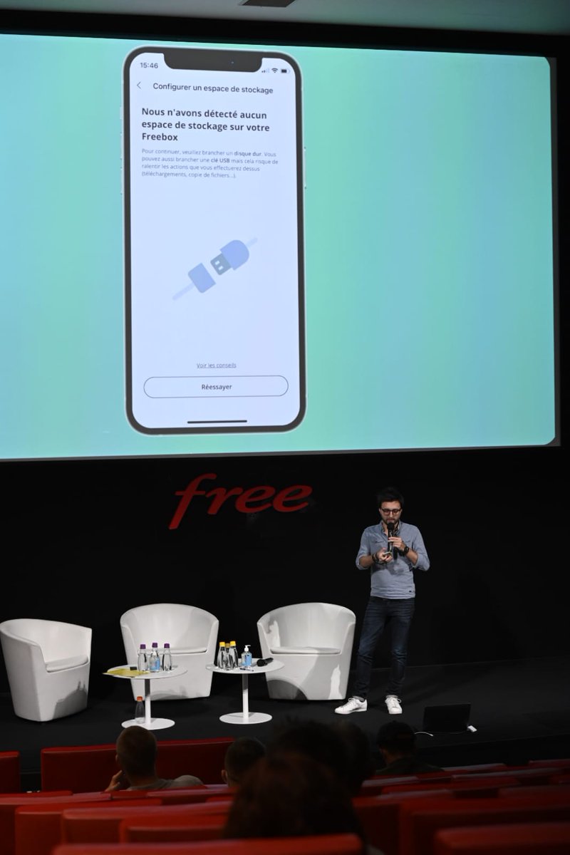 free's tweet image. On parle maintenant app' avec la présence des équipes Freebox Home &amp;amp; Files. Au programme : études de marché/ retours users/ bench concurrence pour définir le projet et sortir des app' à forte valeur ajoutée avec navigation fluide et UX/ UI au top ! Démo en cours pour la salle.