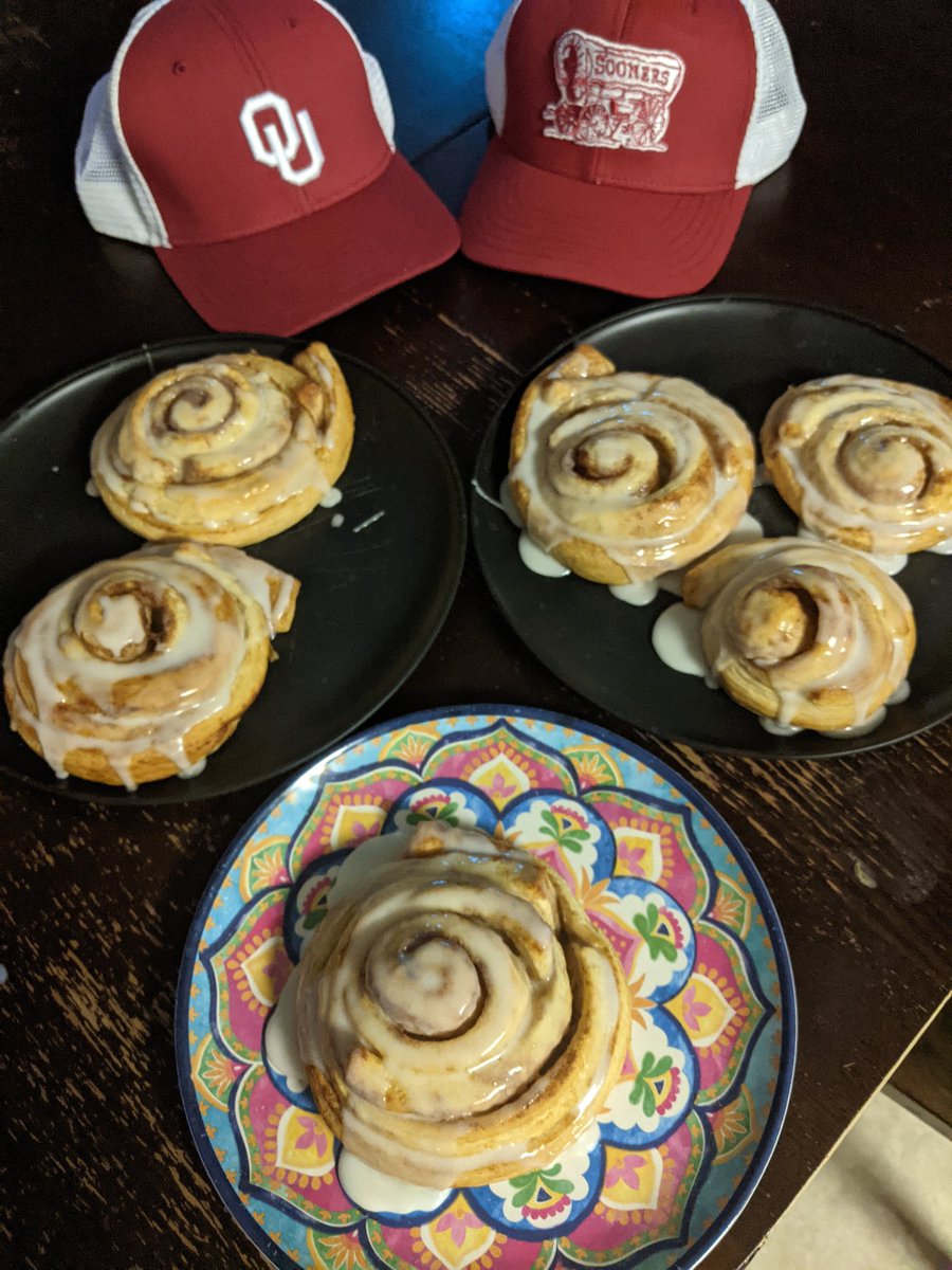 The_BradJohnson's tweet photo. #CinnamonRollSaturday
#BoomerSooner☝🏽
#OUgameday https://t.co/eOJqShzqjP