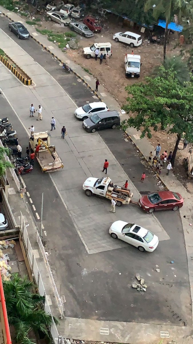 Thankful 2 Mumbai RTO dutifully clearing abandoned vehicles after 2 yrs. Citizens looking fwd to clean surroundings. Surprised that the residential cars parked outside the building are forcefully being towed away when NO SIGN of no parking. <a href="/MumbaiPolice/">मुंबई पोलीस Mumbai Police</a> <a href="/mybmcwardKW/">Ward KW BMC</a> <a href="/mehulvigh/">Mehul</a>