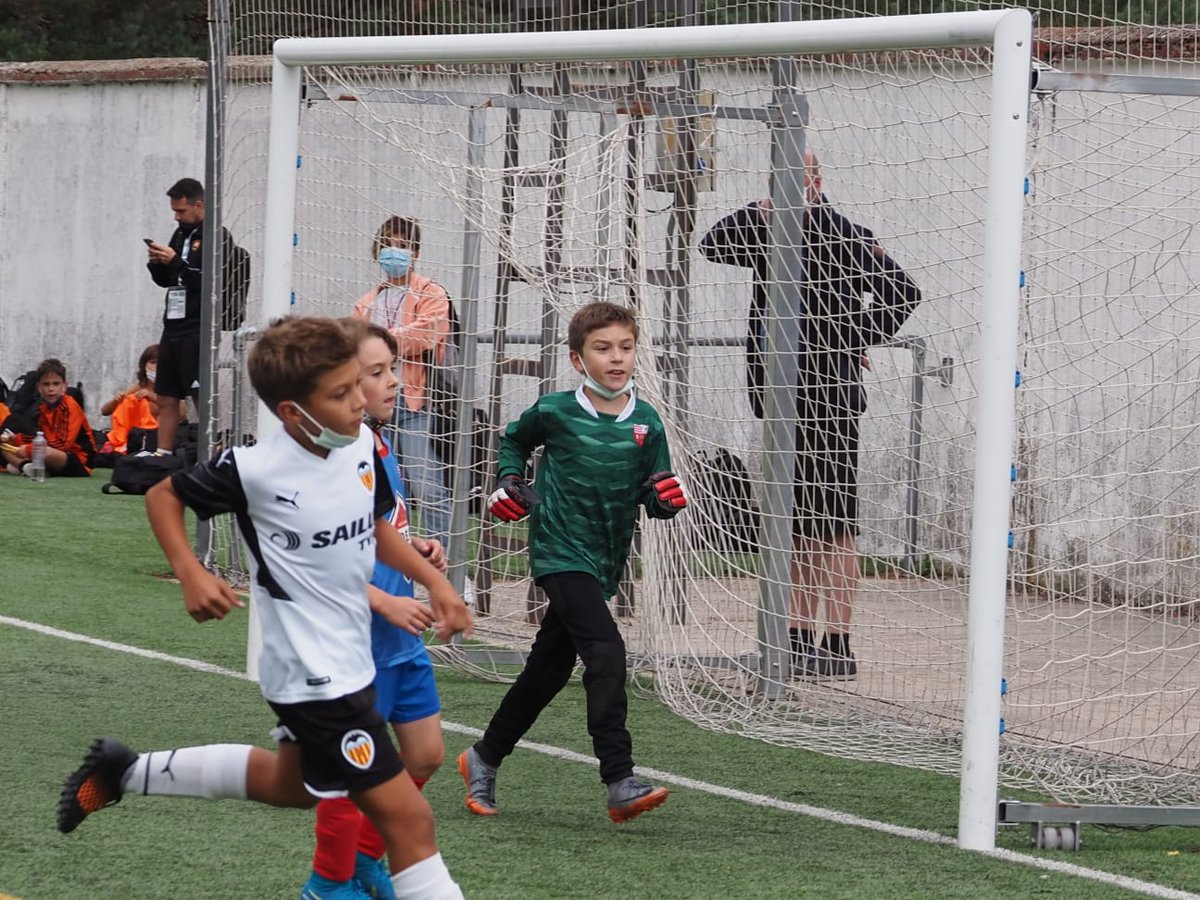Academia_VCF's tweet photo. Fin de semana de torneos para los equipos de Fútbol 8 de la @Academia_VCF
➡️Participan en la @PinaresCup, @Bravafootball y en el #Torcaf de Alzira.
Suerte a todos!!
📌https://t.co/Ao4tt2hHu5
#ADNVCF 🦇 https://t.co/VDMpOT7bha