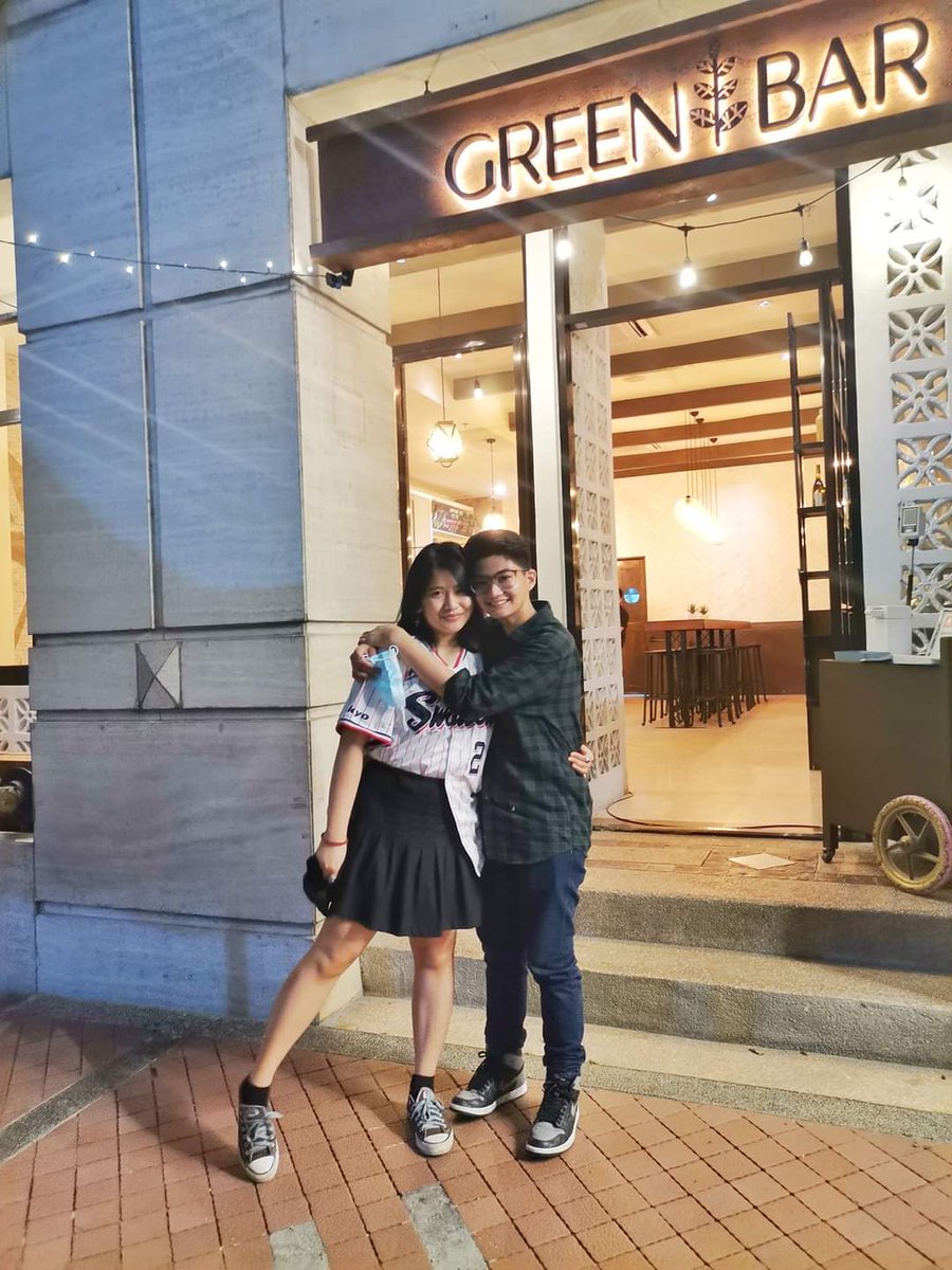 sohkatoa's tweet photo. First time to take @VeganParaluman out on a date (as in a date outside the house) https://t.co/KKu5ctIgBb
