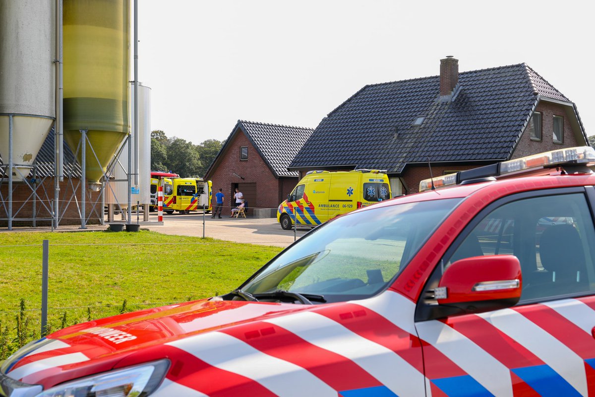 Gewonden bij ongeval met auto op boerenerf in Uddel. 112Apeldoorn.