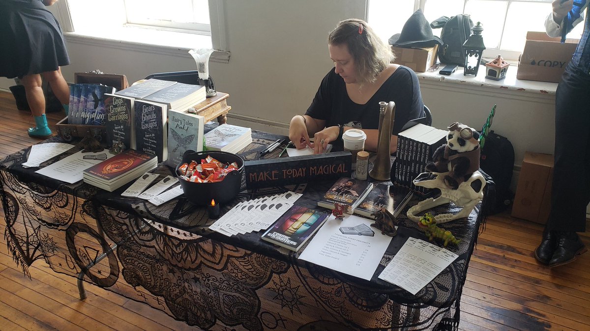 HauntedMitten's tweet photo. IT'S HAPPENING!!
#Frankenfest #HauntedMitten https://t.co/qSkQTefflZ
