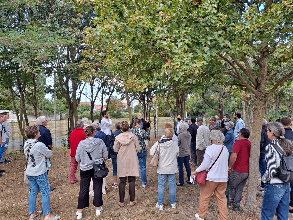 syldard17's tweet image. « balade urbaine » ce matin dans le quartier de Tasdon à #Larochelle Une #concertation #citoyenne impulsée par la municipalité. Au programme: les attentes des riverains, des #commerces ,nos ambitions pour loger des familles, la création de voieries apaisées piétonnes et cyclistes