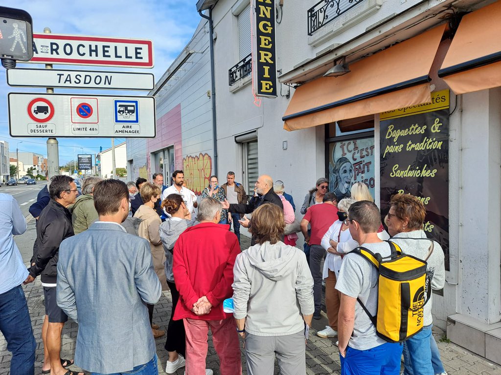 syldard17's tweet image. « balade urbaine » ce matin dans le quartier de Tasdon à #Larochelle Une #concertation #citoyenne impulsée par la municipalité. Au programme: les attentes des riverains, des #commerces ,nos ambitions pour loger des familles, la création de voieries apaisées piétonnes et cyclistes