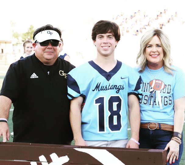 KristiAmarantos's tweet image. Senior Night for Cooper &amp;amp; a milestone for his mama. Couldn’t be more proud of this special young man &amp;amp; couldn’t be more GRATEFUL to be healthy enough to be there last night to celebrate this moment with him. God is great. 

#KHSmustangs
#kingwoodfootball
#Classof2022