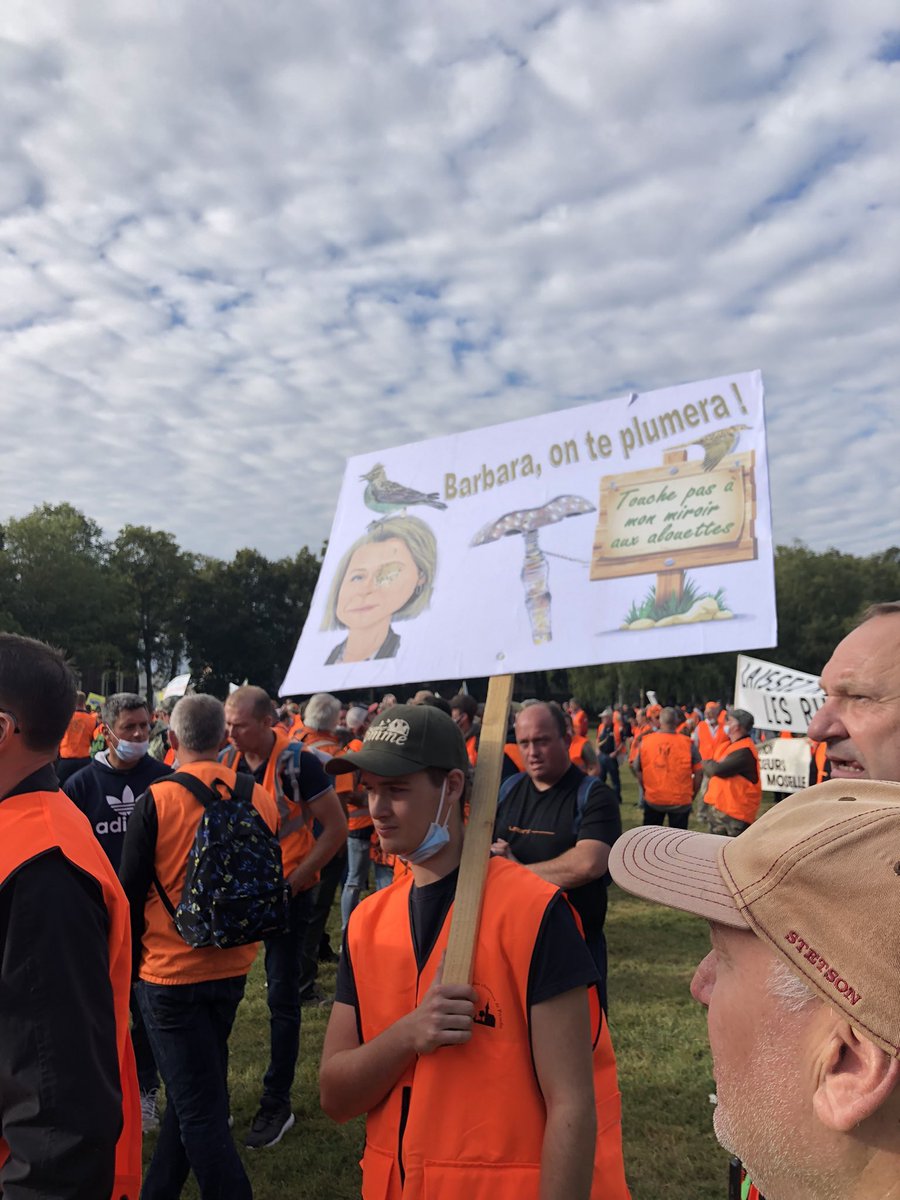 aprokopiev's tweet photo. Encore des menaces contre une responsable politique, c’est absolument inadmissible ! La violence et la menace ne sont pas une manière digne ou acceptable d’exprimer son opinion. Il ne faut pas s’y habituer, il ne faut rien laisser passer. 

Tout mon soutien chère @barbarapompili https://t.co/rOci4G9SJx
