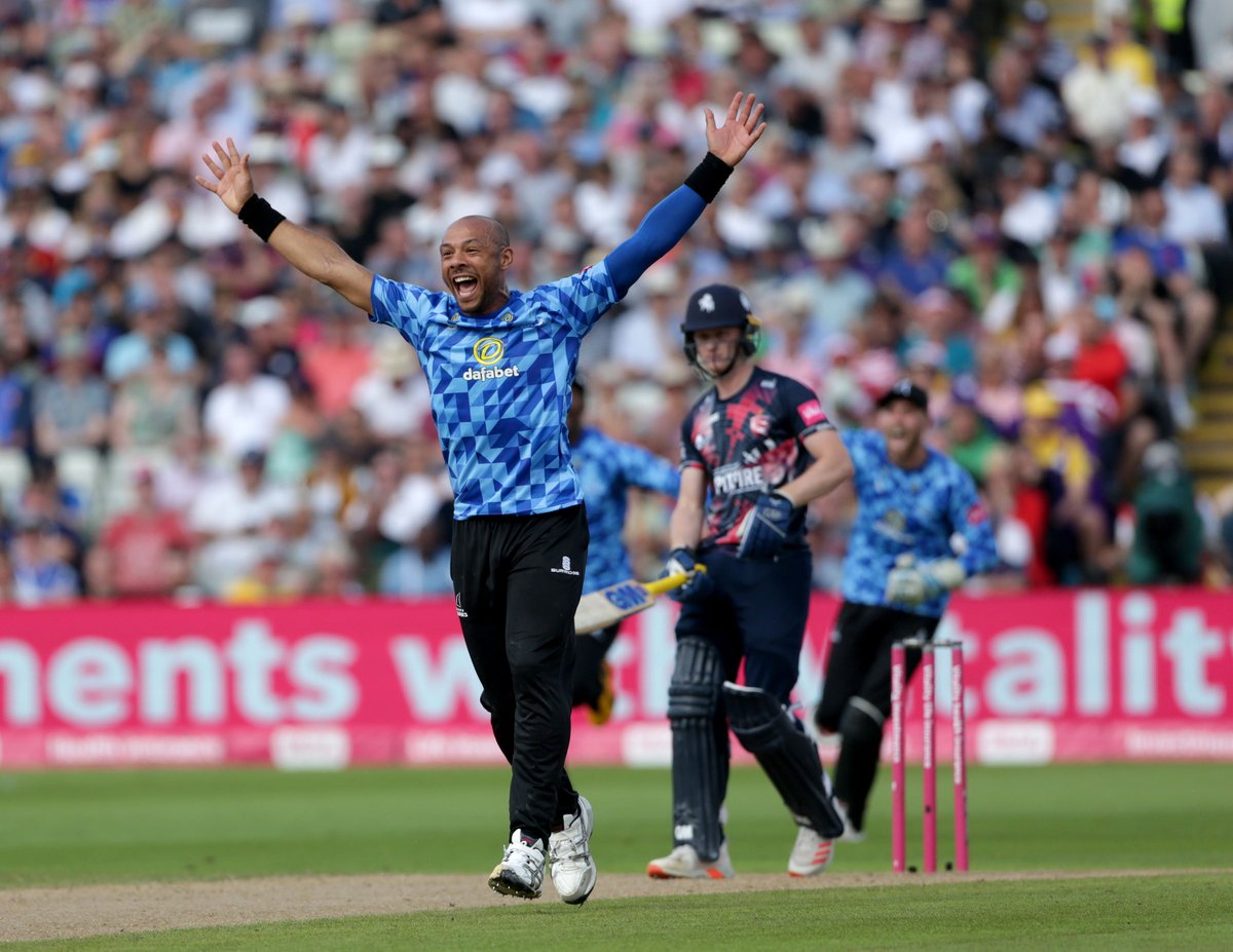 Tymal does his thing #SharkAttack #Blast21 #gosbts <a href="/SussexCCC/">Sussex Cricket</a>