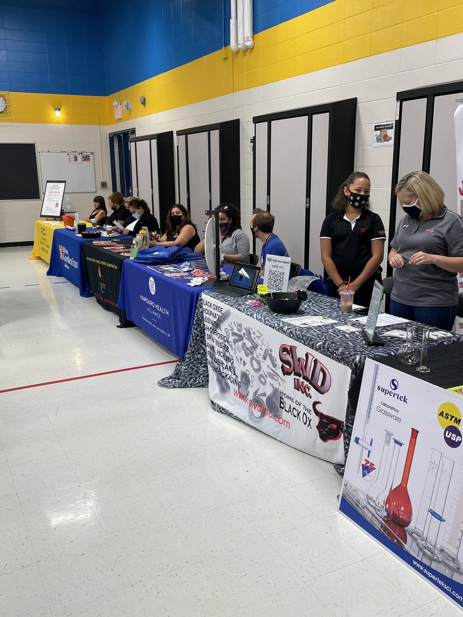 AddisonVillage's tweet image. Stop by the Addison Job Expo today until 12:30 at Lincoln School, 720 N. Lincoln Ave. Many Addison businesses are on hand to meet potential new employees. The Job Expo is a project of Mayor Rich Veenstra’s Workforce Development Committee. #addisonjobs #addisonadvantage
