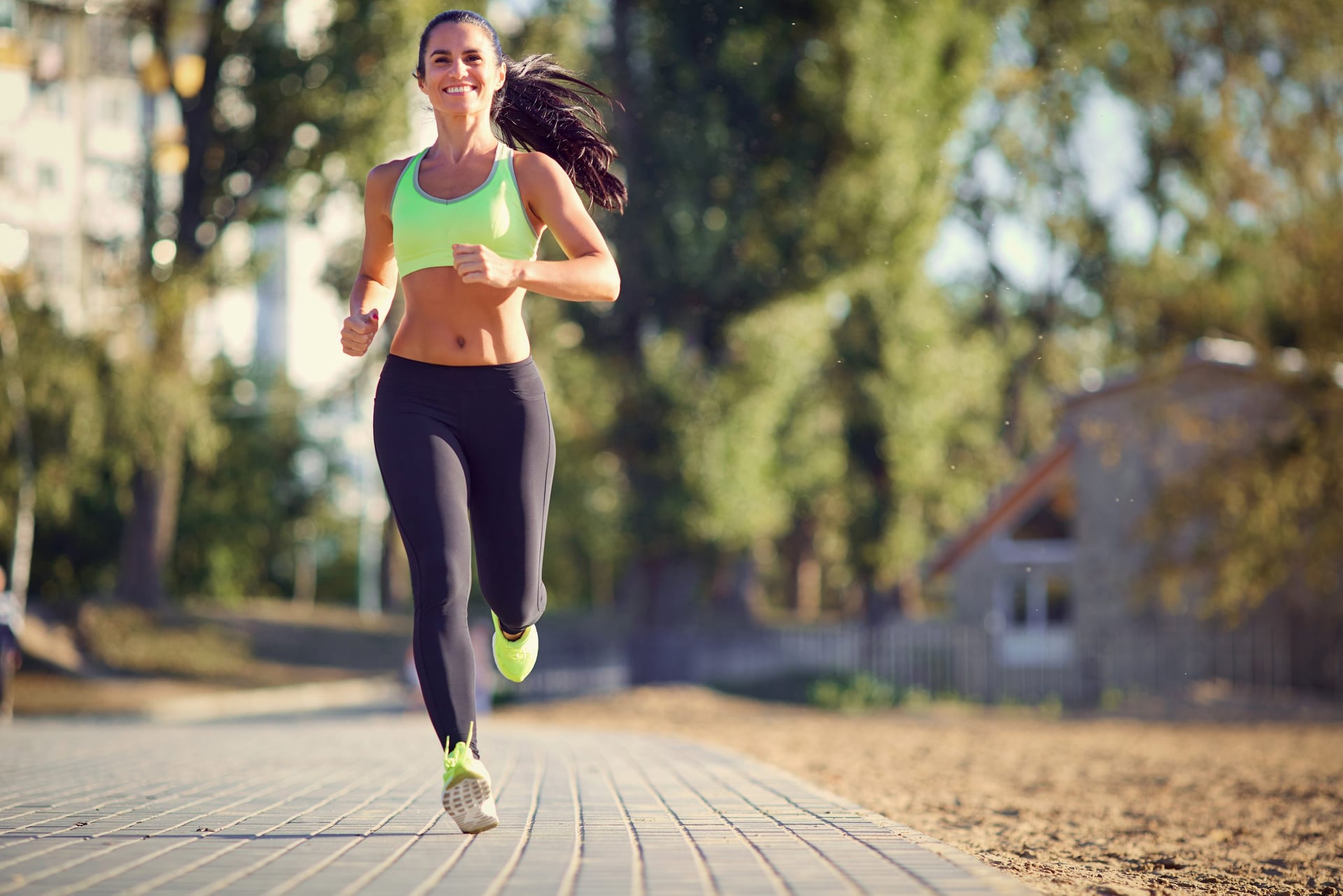 Futás vagy súlyzós edzés? | Melyik a jobb az öregedés szempontjából? - MYPROTEIN™