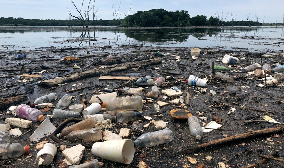 CRAT_Operators's tweet image. Aah so sad to see this in our estuaries.  These sanctuaries are meant to be a safe place for birds and wildlife and instead plastics and garbage are filtering into them.  
#cleanshores #pollution #plasticwastelands