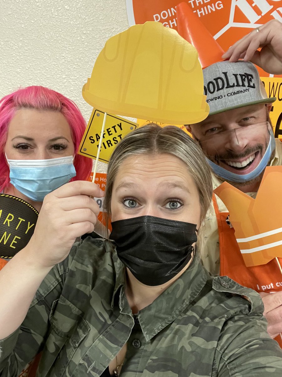 #safetyawarenessweek at #THE4015. We have fun with it. #safetyispersonal ⁦<a href="/geri4015/">Geri Downs</a>⁩ ⁦@RosebudOMalley⁩ ⁦<a href="/ElijahJoslyn/">Elijah Joslyn</a>⁩ @beckysnell6 ⁦<a href="/micateam40151/">mica@team4015</a>⁩