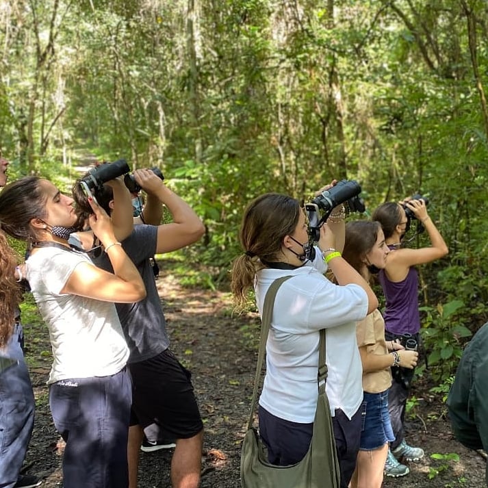 adoptabosque's tweet photo. El día de ayer un grupo de estudiantes del Colegio Isaac Rabin participó de una gira introductoria a la observación de aves en el Parque Nacional Camino de Cruces @MiAmbientePma.
Gracias Profesor Alejandro Leiro y Ramiro Aybar por promover la iniciativa.
#TeamADOPTA
#AvesADOPTA https://t.co/VZi92SUUA5