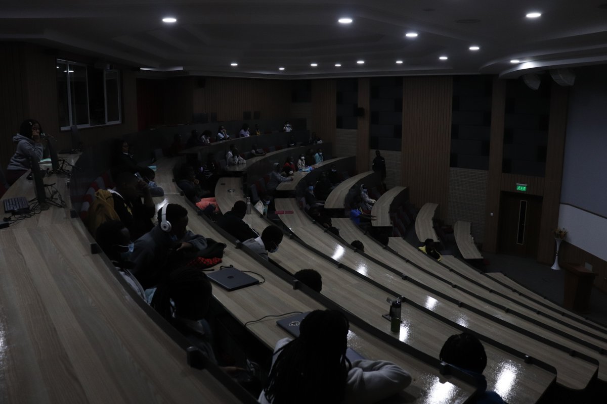 SCSLearningNBI's tweet image. Year 7 &apos;a night in boarding&apos;
#Movienight #ImaxExperience #Spacejam #Scsinternational #anightinboarding