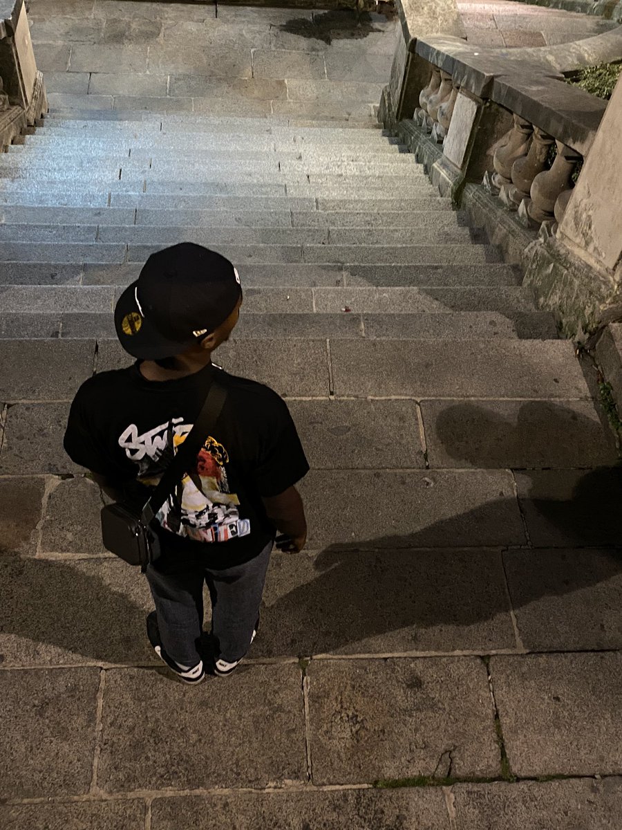 Johnagb25's tweet image. Tard la Nuit 🕸