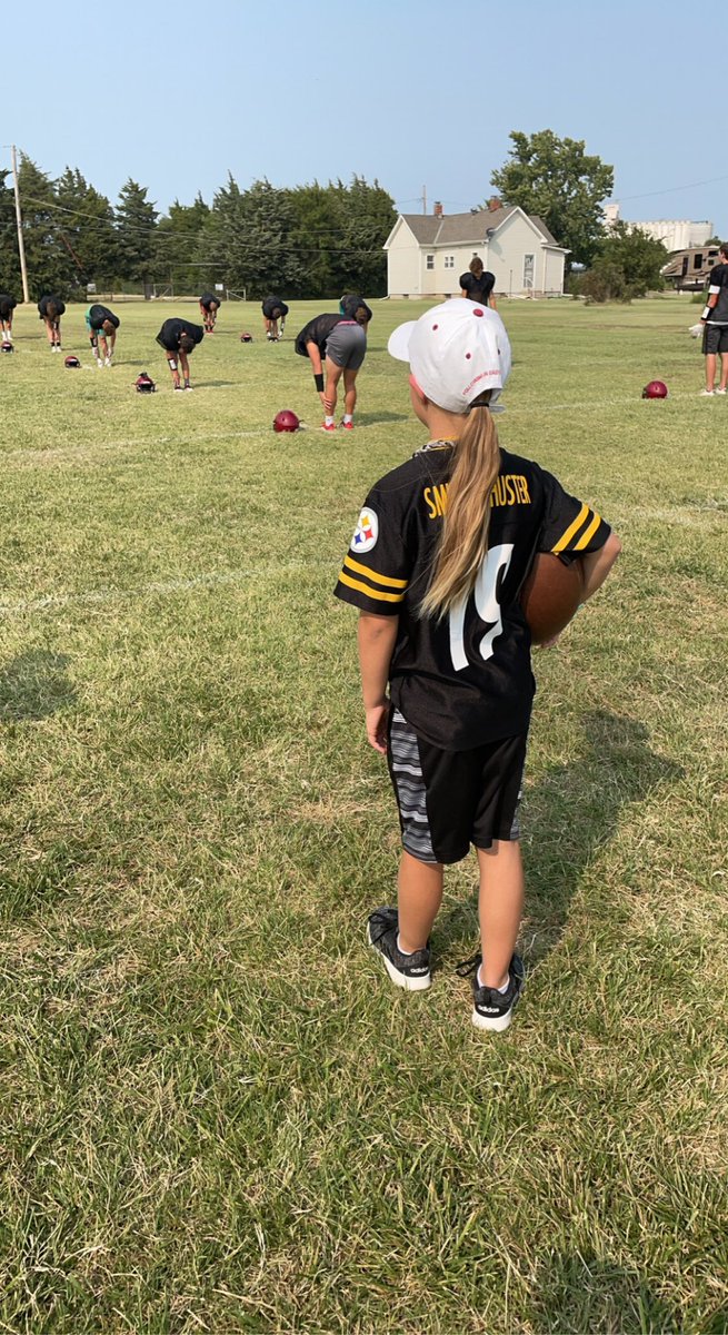 KatieSowers's tweet photo. Future player… future coach. This is what it’s all about @hrhawkins1 https://t.co/EsuePFmnOt