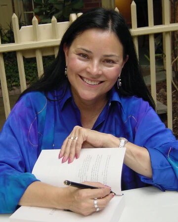 Not just another birthday for <a href="/Writer_DG/">Diana Gabaldon</a> her 70th birthday &amp; we can help her celebrate! If you have a minute, Take a minute.. contribute to  nphusa.org/diana70/ a charity near &amp; dear to her heart,#Gift4Gabs any amount will do.. please RT to get the word out ❤️