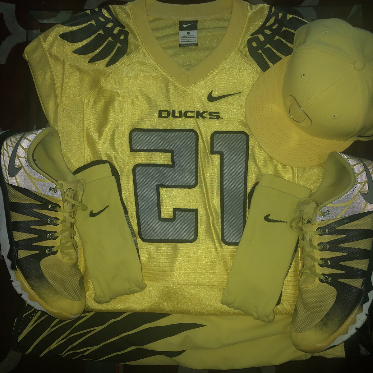 ConradicalOne's tweet photo. @siracchapman @georgewrighster @stromio1 @BigBoi @badgordie1 @DatGreenblatt @fatmacsmom @SportsChat503 @Jaredsawyer @StonyBrookFB @oregonfootball All yellow ⚡️ All everything ⚡️ All the time ⚡️#howigameday #goducks 

https://t.co/4bZi5scKl5 https://t.co/OHb3aM1Vj6